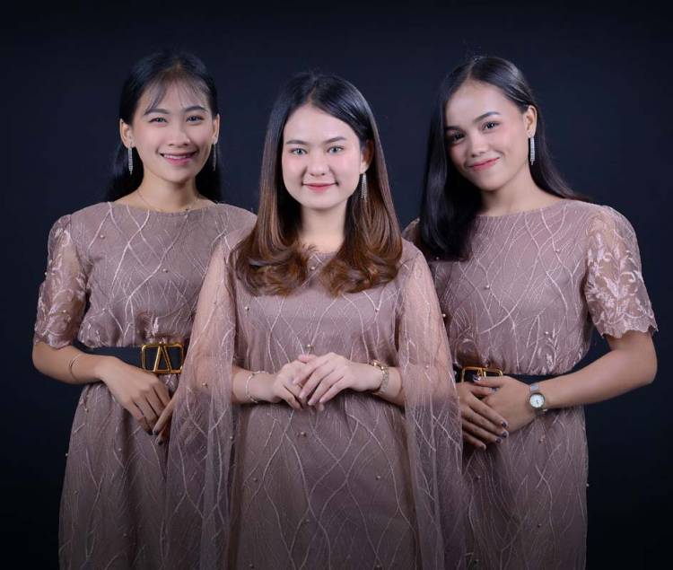 Nadia Sister dan The Boys Trio Konser di Gogo Cafe Live Music Medan