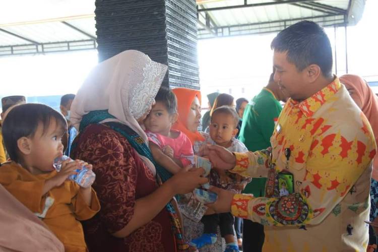 106 Anak Stunting Terima Bantuan dari Baznas Labura