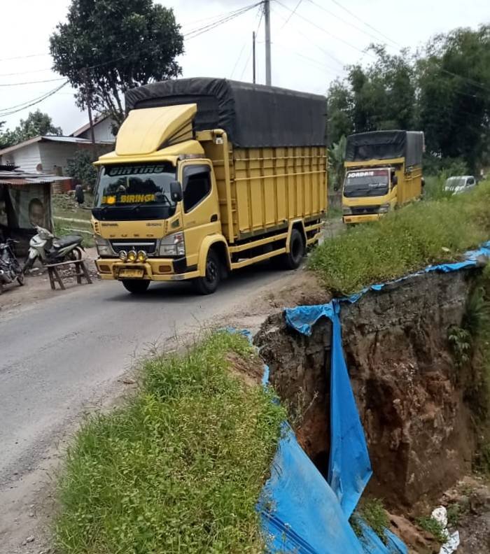 Ruas Jalan Provinsi di Raya Usang Simalungun Terancam Putus