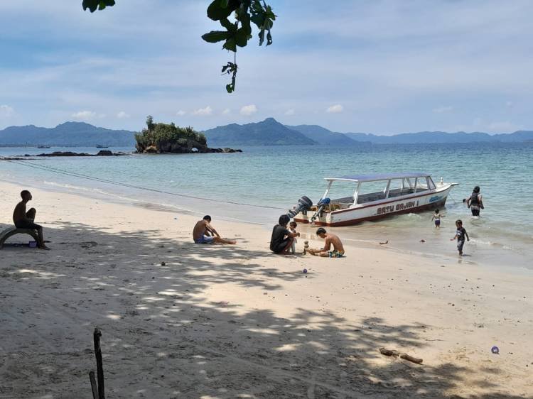 Batu Gajah, Wisata di Tapteng yang Hadirkan Keindahan Pantai
