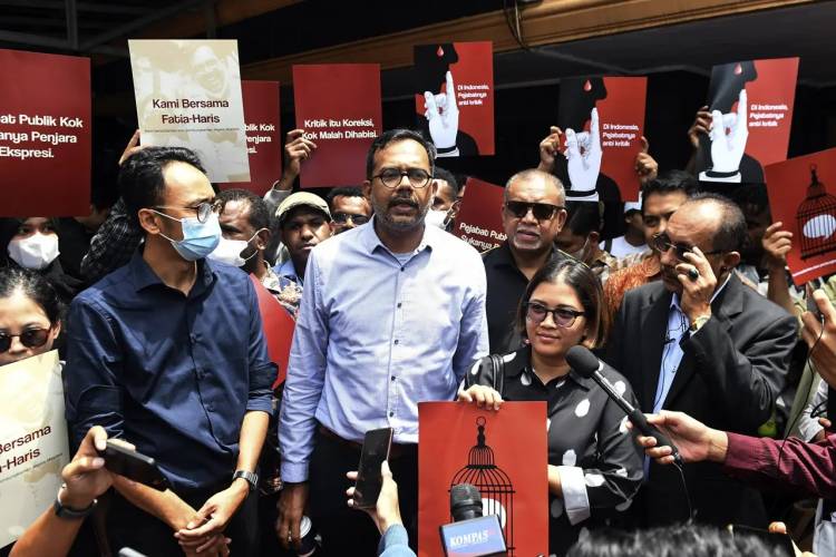 Kasus &ldquo;Lord Luhut&rdquo;, Haris Azhar-Fathia Dilimpahkan ke Kejari Jaktim