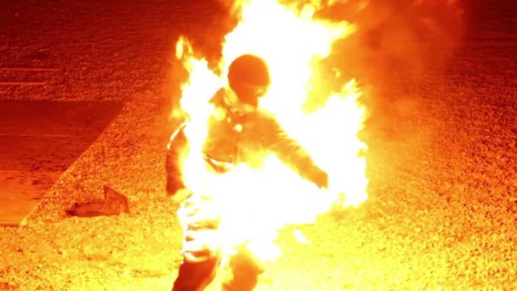 Ancam Sejumlah Wanita dengan Parang, Mantan Napi Kasus Pembunuhan Tewas Dibakar Warga di Kuala