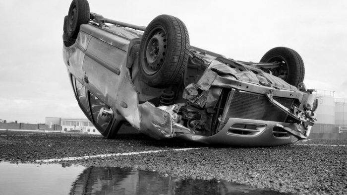 Fortuner Terguling di Tol Indralaya-Prabumulih, Nyaris Renggut Lima Nyawa