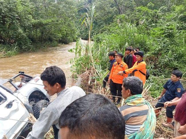 Mobil Pemudik Hanyut di Aek Bilah Tapsel Ditumpangi 14 Orang, 8 Meninggal