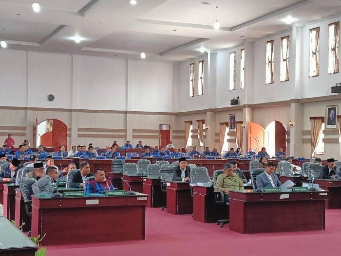 Rapat Paripurna Nota Pengantar LKPj Bupati Simalungun Tahun 2022 Diskors