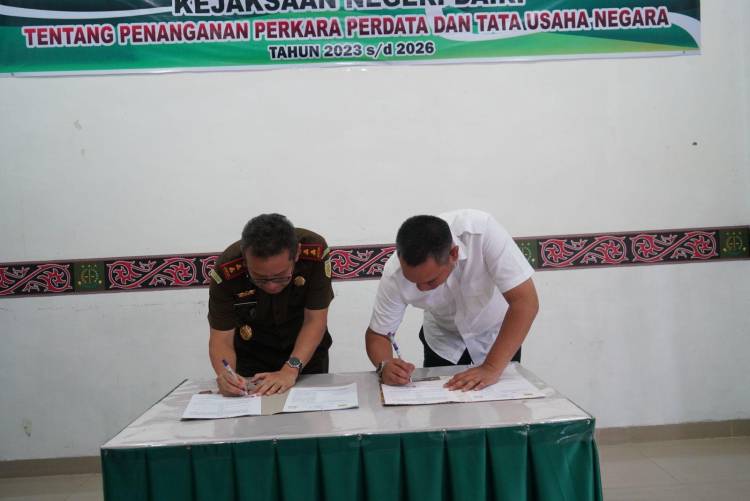 Bupati Pakpak Bharat dan Kajari Dairi Tandatangani Perjanjian Kerjasama