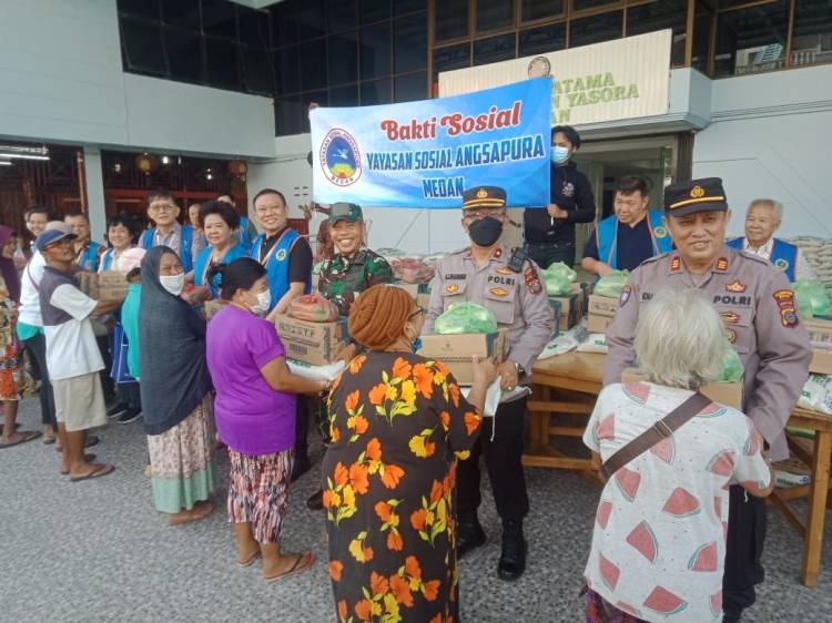 Tokoh Tionghoa Yasora Bagikan Lagi 350 Paket Idul Fitri di Medan Area