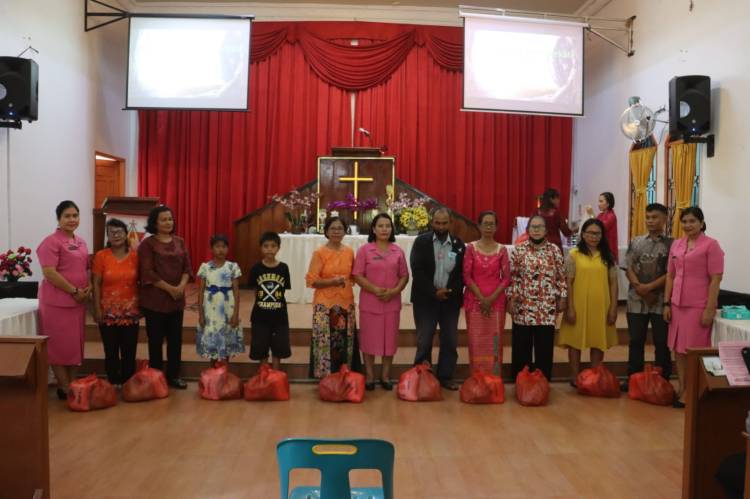 Peringati Paskah, Polres Langkat Gelar Ibadah dan Bagikan Paket Bansos