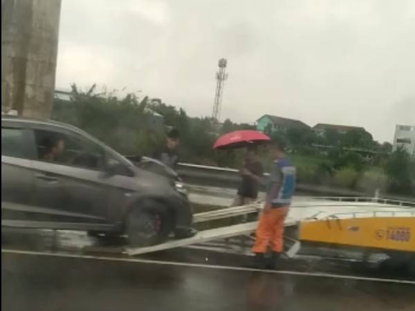 Kecelakaan Beruntun Terjadi di Tol Padalarang-Cileunyi Km 132