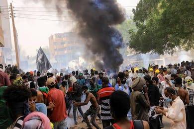 Menlu Sebut 897 WNI Dievakuasi dari Khartoum Sudan, 557 Orang Sudah di Jeddah