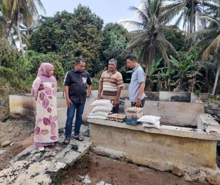 Bupati Sambangi Korban Musibah Kebakaran di Sipispis
