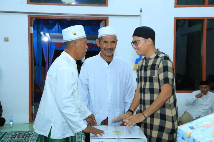 Ketua AMPG Labura Berikan Speaker Aktif ke Masjid Al-Falah Pangkalanlunang