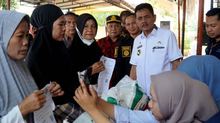 Pj Wali Kota Tebingtinggi Tinjau Penyaluran Bantuan Cadangan Pangan dari Pemerintah Pusat