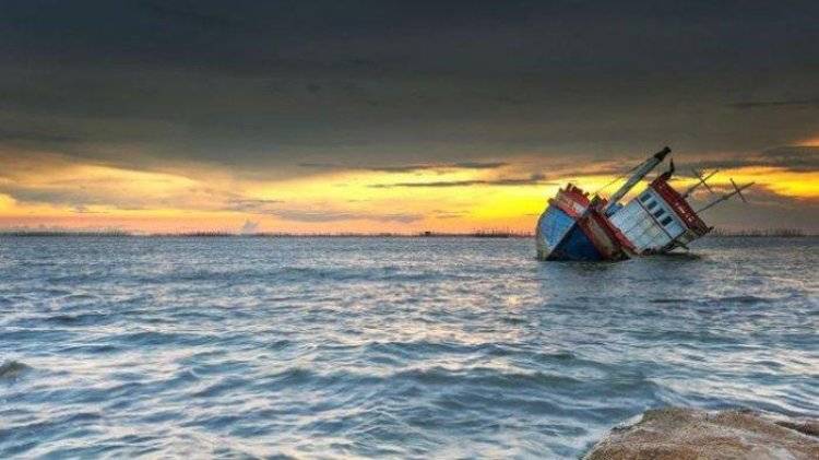 Kapal Wisata Angkut 18 Orang Tenggelam di Labuan Bajo
