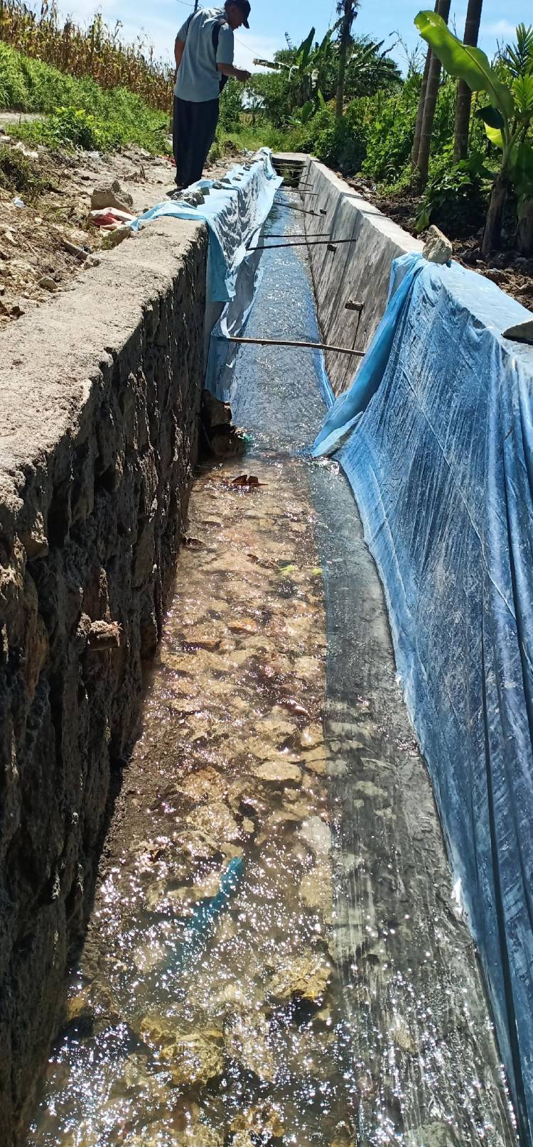 Baru Selesai Dibangun, Lantai Saluran Irigasi di Nagori Negeri Dolok Terkelupas