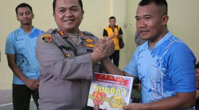 Perkuat Sinergitas, Personel Gabungan TNI-Polri Ikuti Pertandingan Futsal di Mapolres Langkat