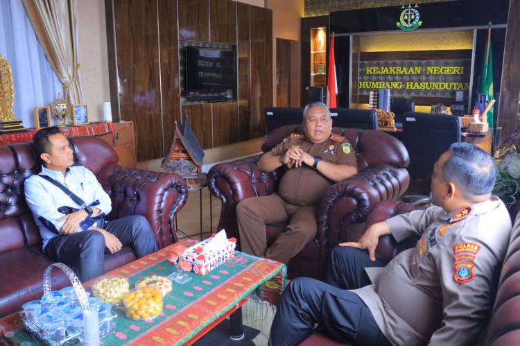 Jalin Silaturahmi dan Sinergitas, Kapolres Humbahas Berkunjung ke Kajari