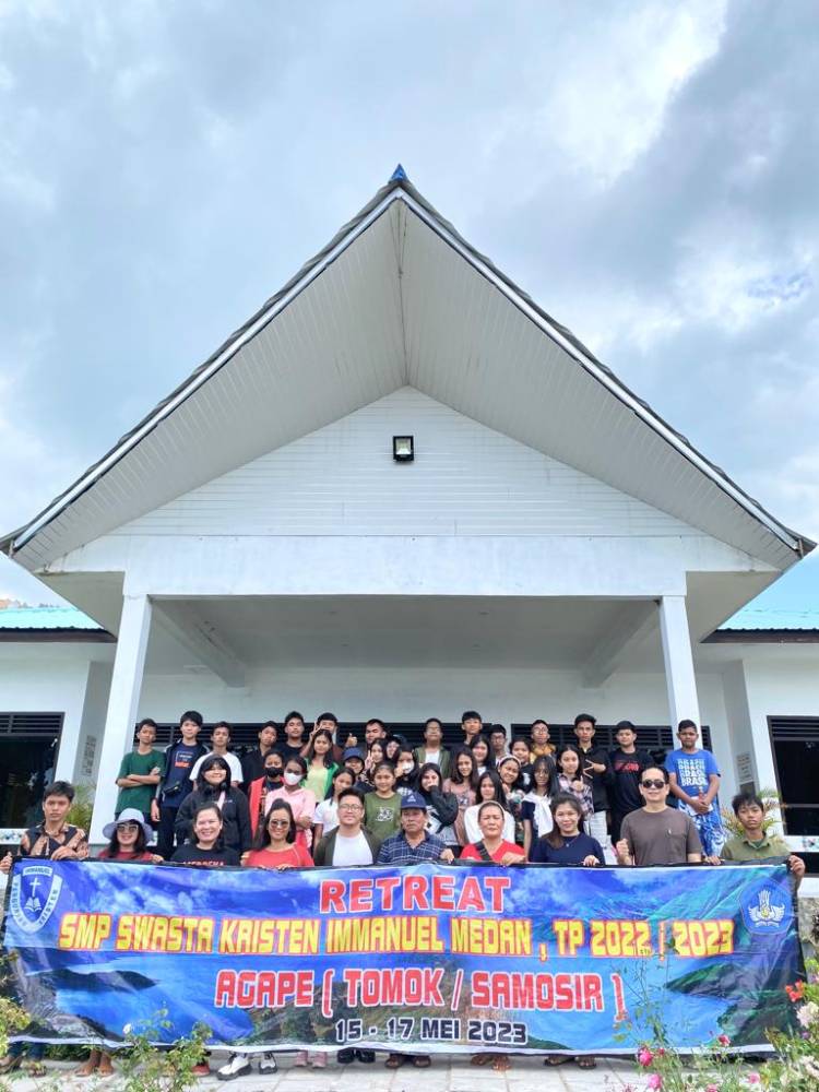 Kelas IX SMP Immanuel Medan Retreat dan Perpisahan di Sopo Agave Tomok