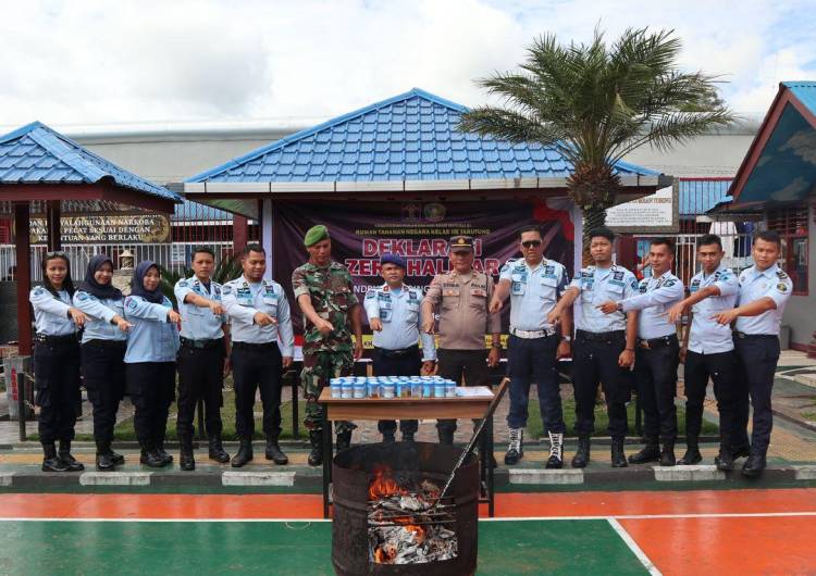 Seluruh Petugas Rutan Tarutung Menggelar Deklarasi Zero Halinar dan Tes Urine