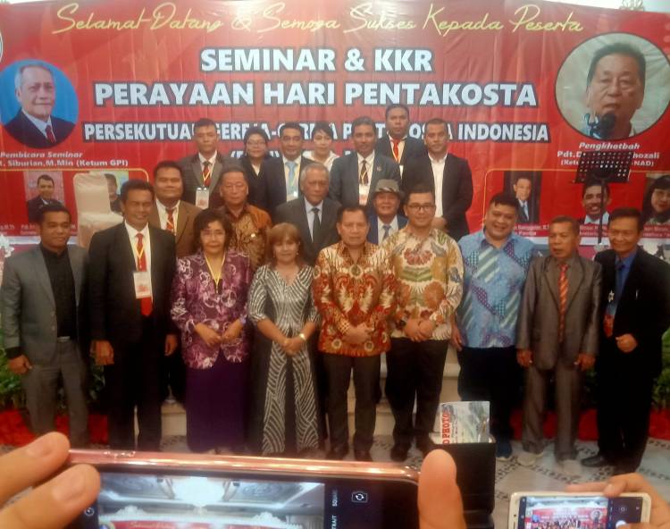 Perayaan Hari Pentakosta, Gubernur Minta Jemaat Jaga Perdamaian dalam Persaudaraan Indonesia