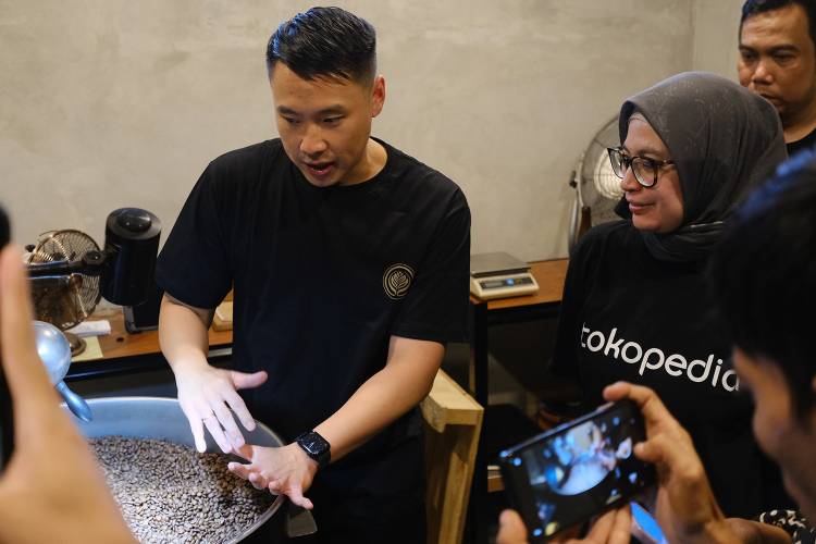 Kisah Inspiratif UMKM Medan: Berdayakan Ratusan Petani Kopi Lokal, Coffeenatics Beromzet Ratusan Juta Rupiah