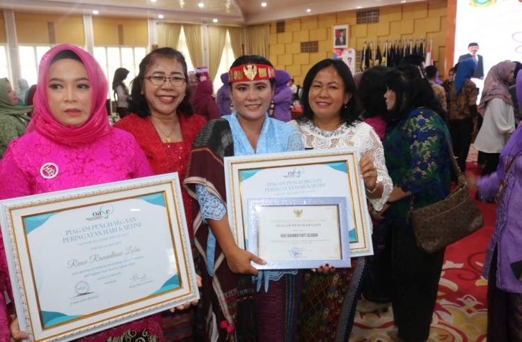 Novi Dharmayanti Silaban Terima Penghargaan Perempuan Berjasa dan Berprestasi