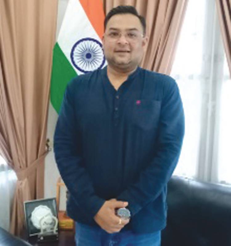 Anjasmara Yoga Bersama Warga di Kapal AL, Candi Prambanan dan Hari Ini di Medan