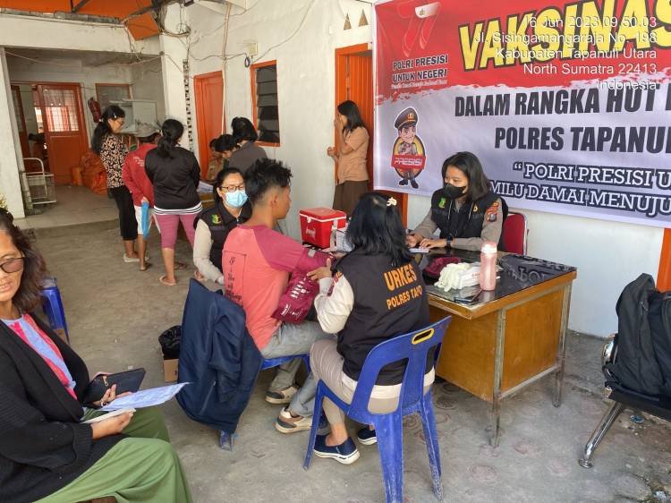 Polres Taput Gelar Vaksinasi Massal Dalam Rangka HUT ke-77 Bhayangkara