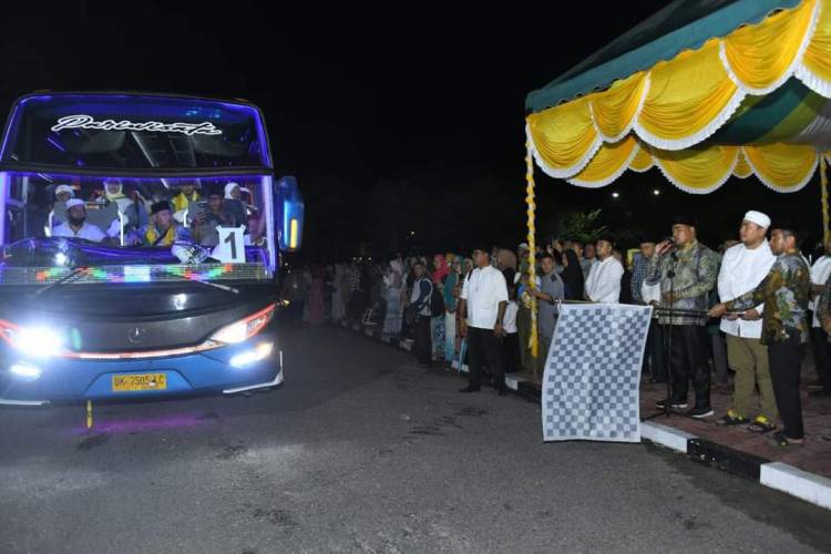 Bupati Lepas 253 Jemaah Calhaj Labura