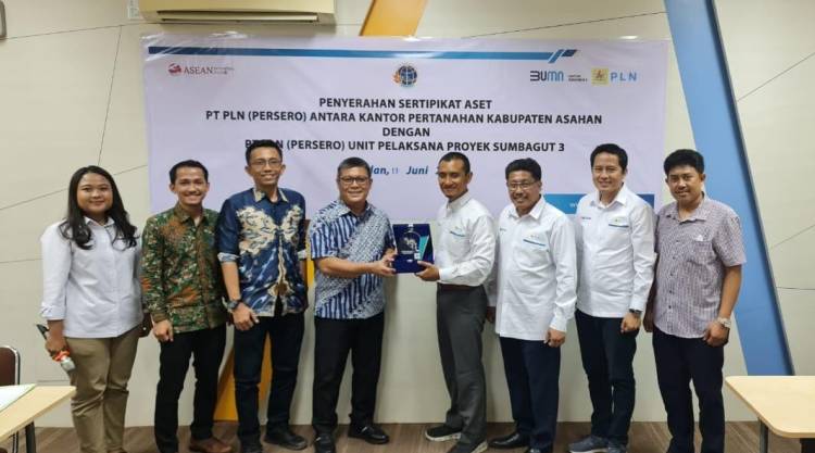 Kantor Pertanahan Asahan Serahkan 33 Sertifikat Aset kepada PLN UIP SBU