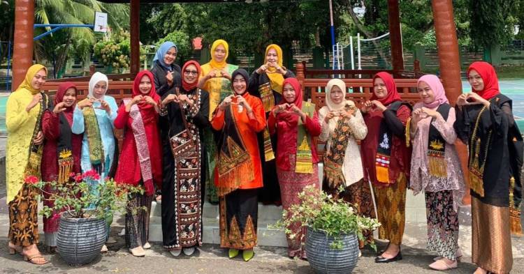 Ayu Rahayu dan Srikandi PM Iskandar Muda Lestarikan Wastra Nusantara