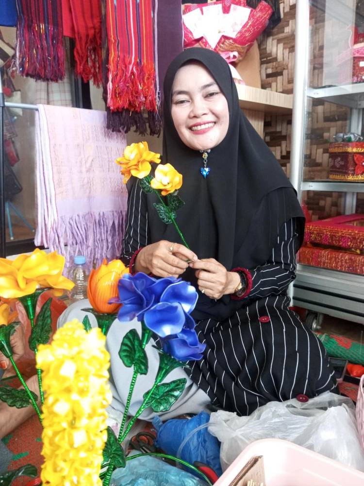 Cerita Marni Lestari, Pengrajin Handicraft Sukses Lewati Pandemi