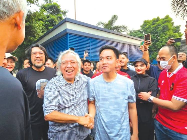 Sempat Sebut Anak Ingusan, Panda Nababan-Gibran Akrab di Acara Ganjar