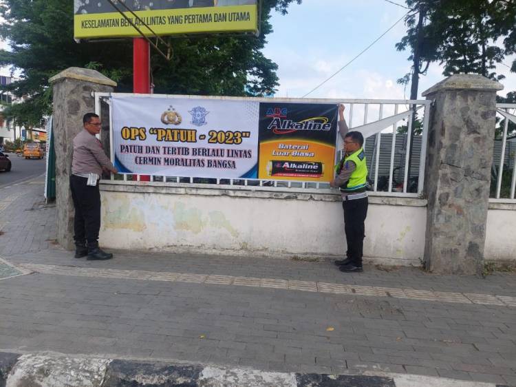 Sat Lantas Polrestabes Medan Sosialisasi Ops Patuh Toba 2023 di Seputaran Lapangan Merdeka