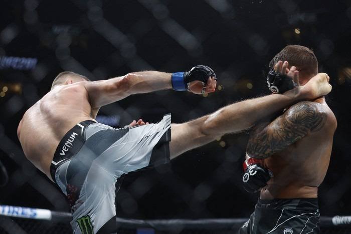 Tendangan Maut Gaethje Bikin Dustin Poirier KO