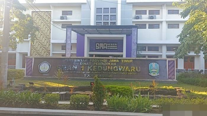 Seragam Sekolah Mahal, Kepala SMA di Tulungagung Dinonaktifkan