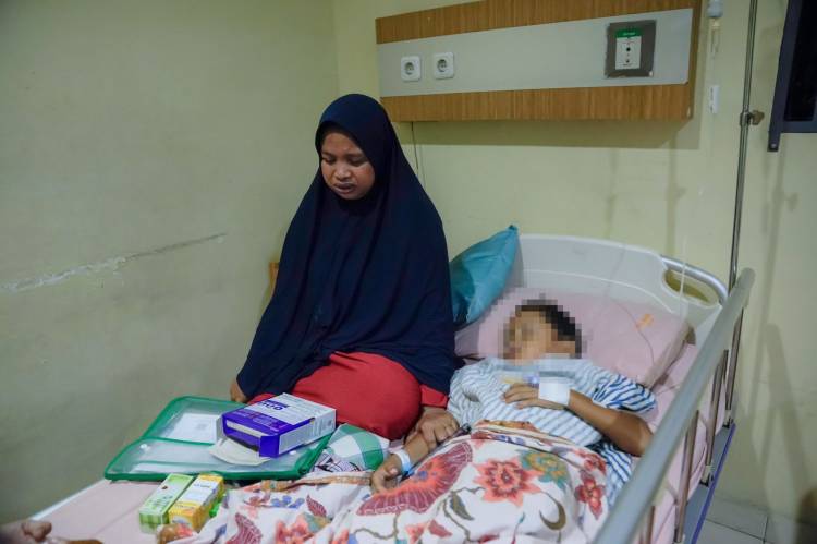 Anak Penjual Gorengan Dibantu Bobby Nasution Berobat Sakit DBD