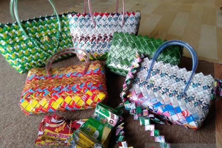 Sampah Diolah Menjadi Kerajinan Tangan Bernilai Tinggi