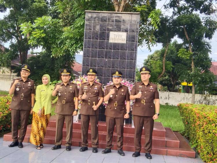Kajari Labuhanbatu Bersama Para Jaksa dan IAD Ziarah ke Makam Pahlawan