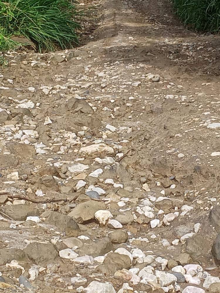 Akses Jalan Desa Renun dari Karo dan Dairi Rusak Parah