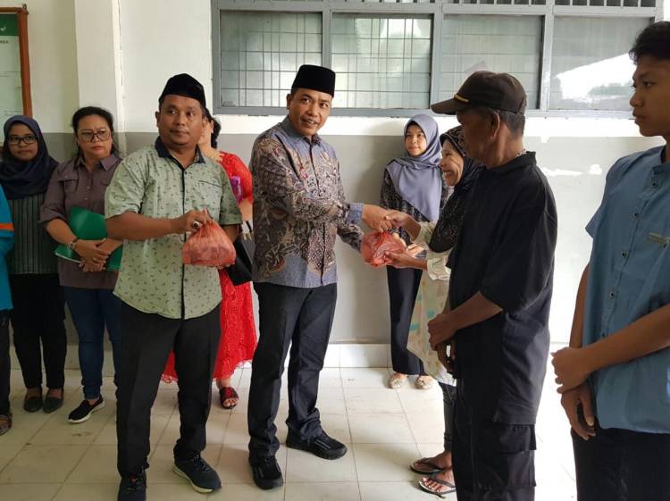 Keluarga Besar SMKN 1 Pematangsiantar Sembelih Satu Ekor Lembu