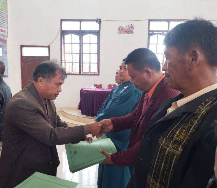 Pdt Maijon STh Lantik Panitia  Pesta Olob-Olob Rayon II