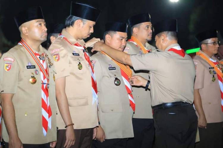 Bupati Labura Terima Lencana Melati di Jakarta