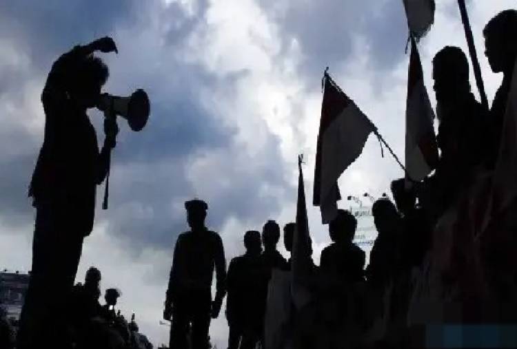 Dua Kelompok Massa Demo di Kejati Sumut