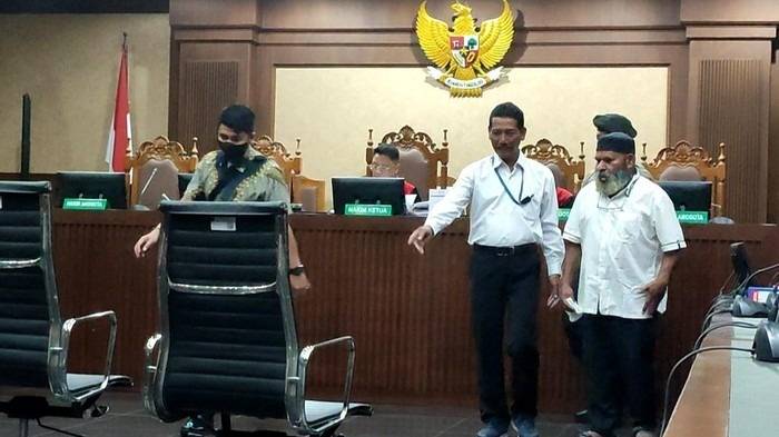 Hakim Usir 3 Pengacara Lukas Enembe di Ruang Sidang
