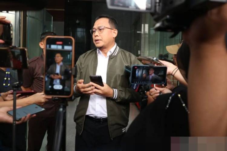 KPK Cegah Bupati Mimika Nonaktif Eltinus Omaleng ke Luar Negeri