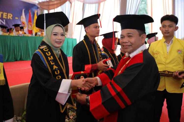 454 Mahasiswa UNA Diwisuda