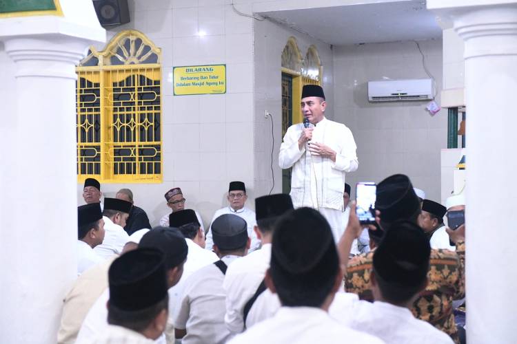 Gubernur Salat Subuh Bersama Masyarakat di Masjid Agung Labuhanbatu