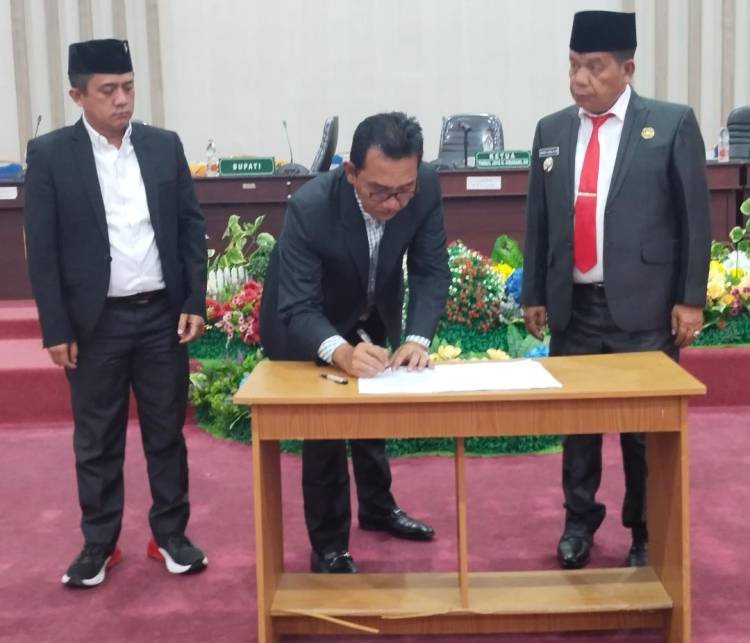 Delapan Fraksi di DPRD Simalungun Terima Ranperda Pertanggungjawaban Pelaksanaan APBD TA 2022 Menjadi Perda