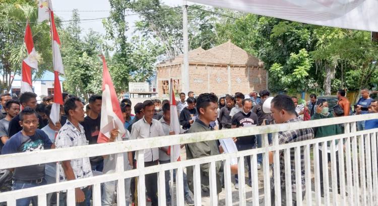 Mahasiswa Demo Minta Usut Oknum Rekanan Disdik Deliserdang Bergaya Preman Kerap Intimidasi Korcam